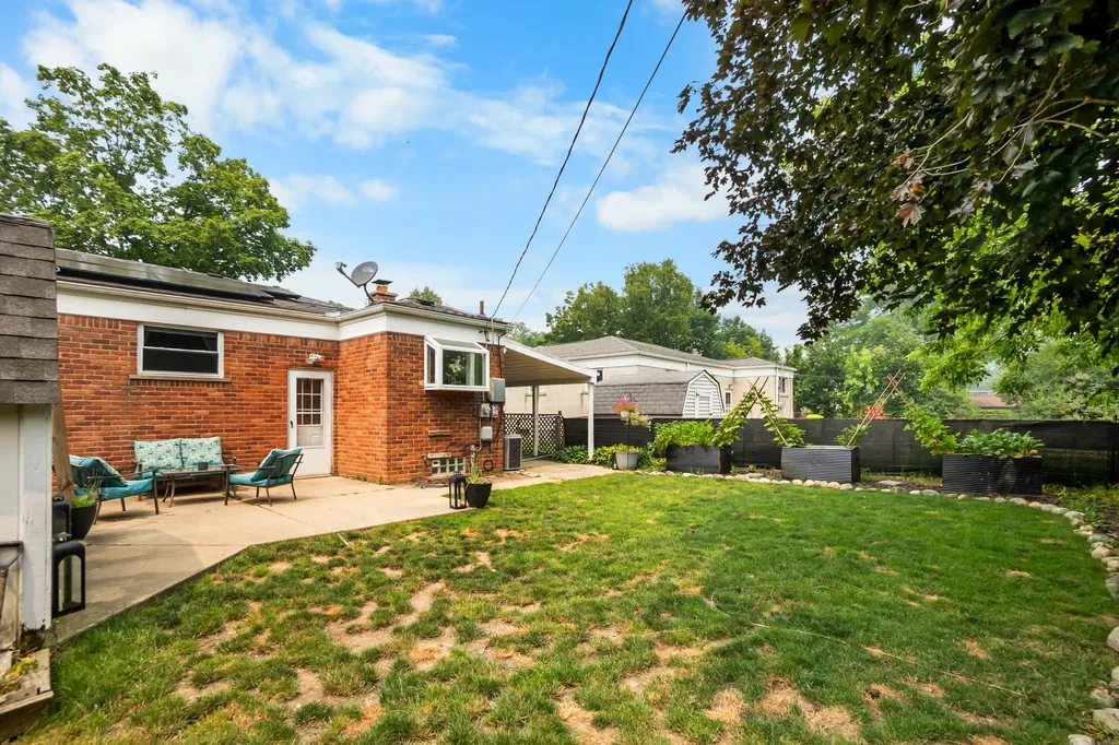 906 Squire Lane Milford Village MI 48381