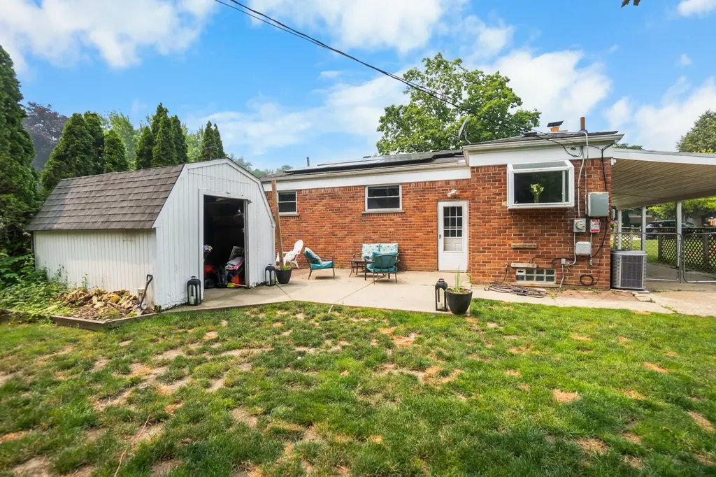 906 Squire Lane Milford Village MI 48381