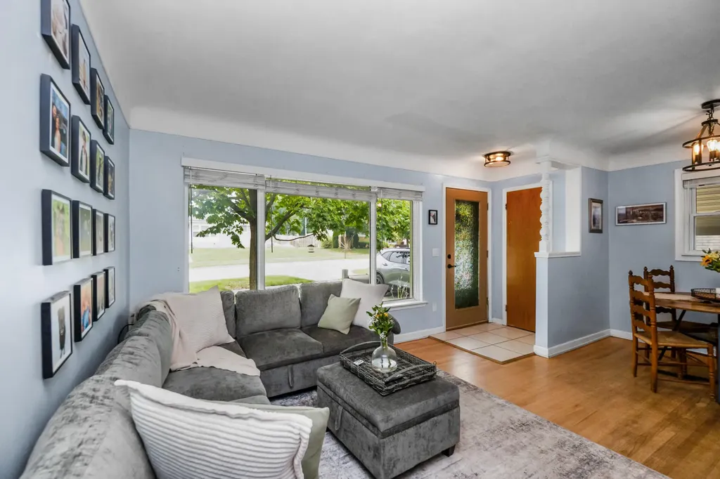 906 Squire Lane Milford Village MI 48381