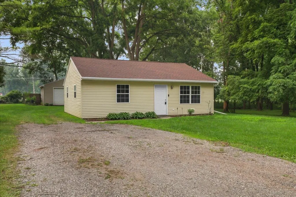 1091 Hickory Street Dewitt Charter Township MI 48906