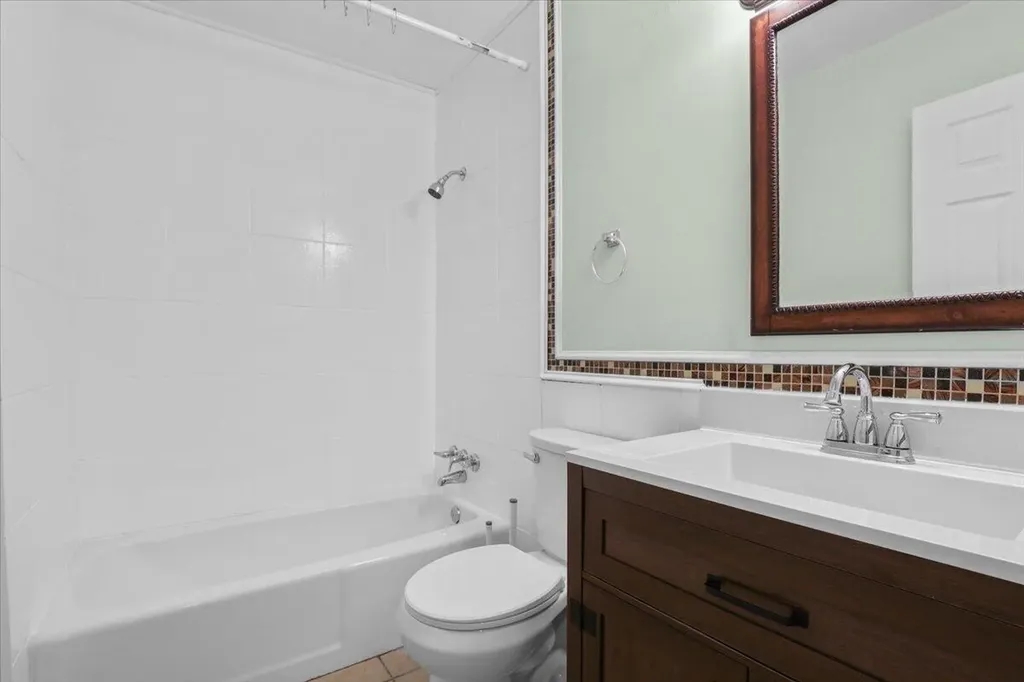 1091 Hickory Street Dewitt Charter Township MI 48906