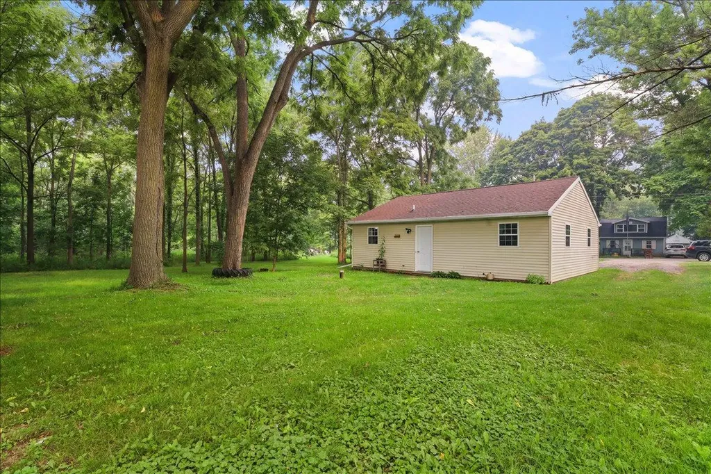 1091 Hickory Street Dewitt Charter Township MI 48906