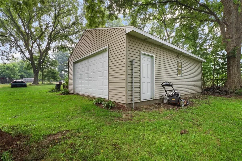 1091 Hickory Street Dewitt Charter Township MI 48906