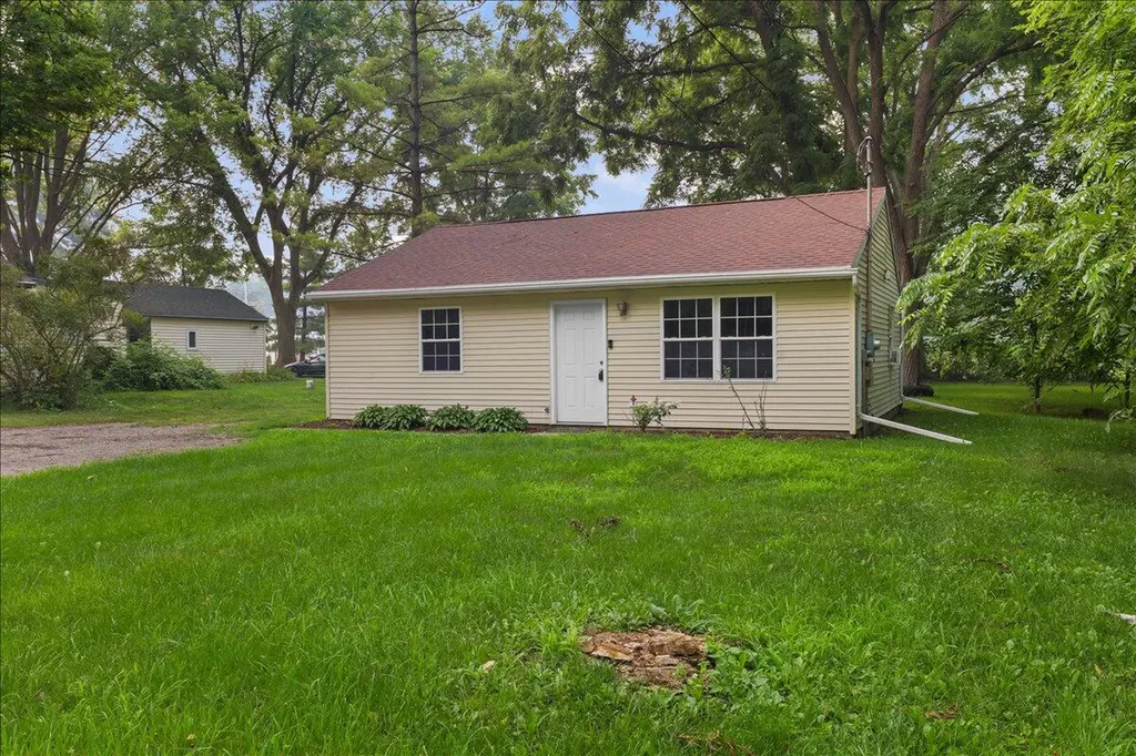 1091 Hickory Street Dewitt Charter Township MI 48906
