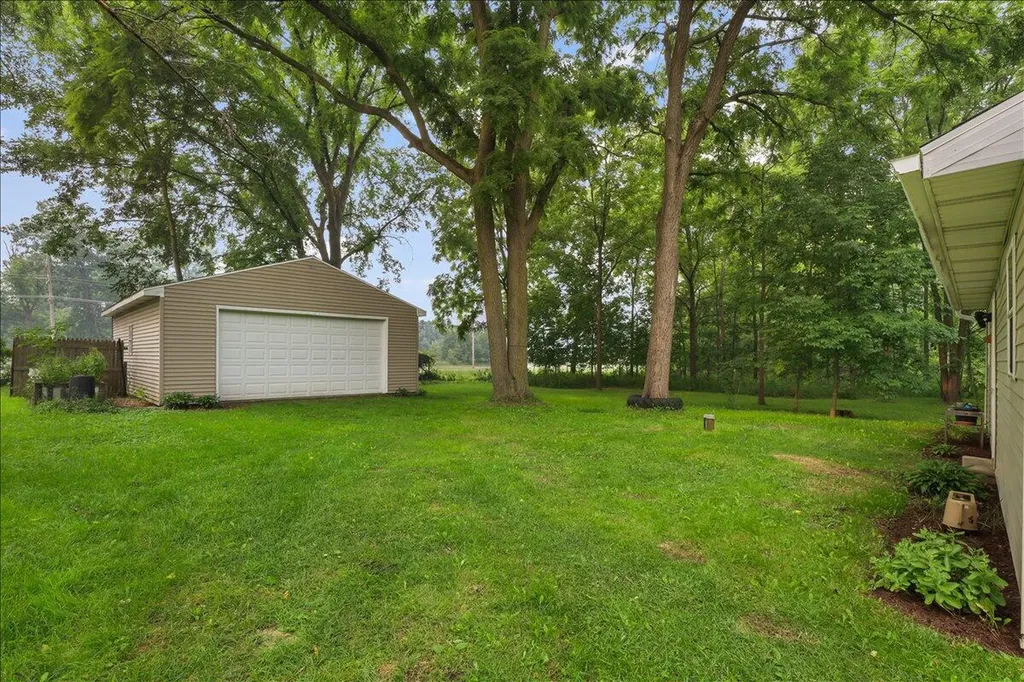 1091 Hickory Street Dewitt Charter Township MI 48906