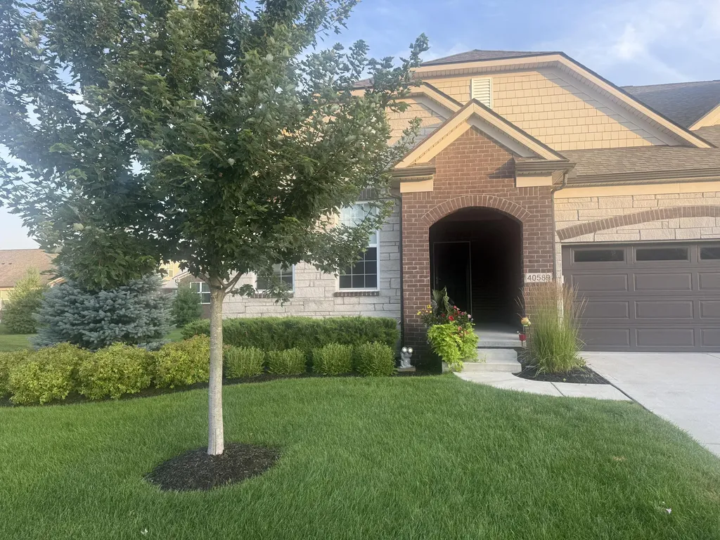 40589 Aster Court Clinton Charter Township MI 48036