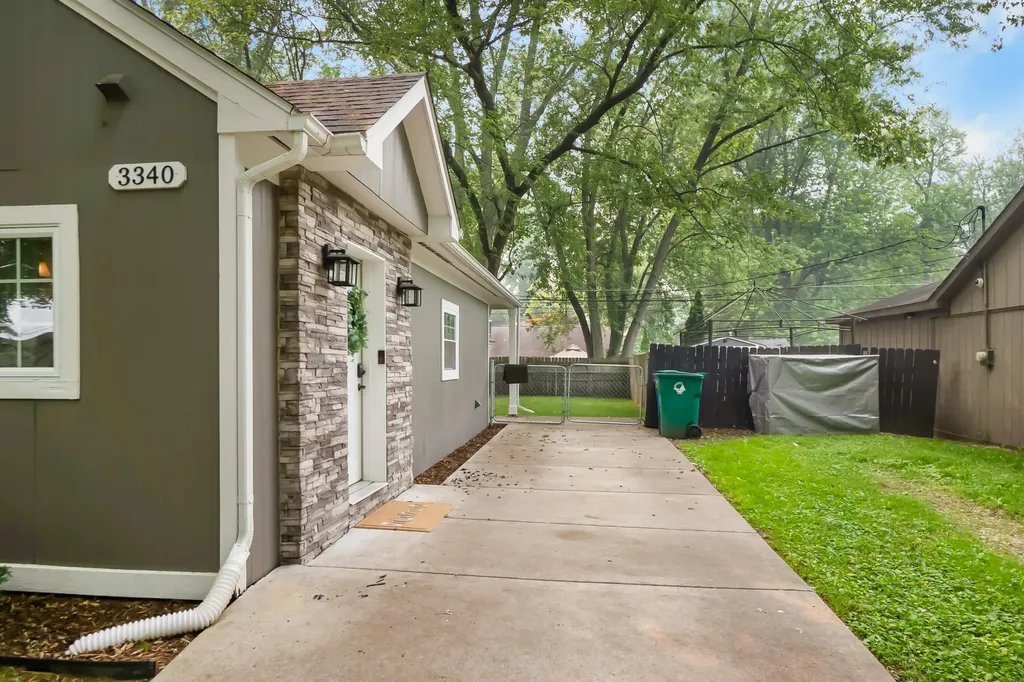 3340 Royal Boulevard Commerce Charter Township MI 48382