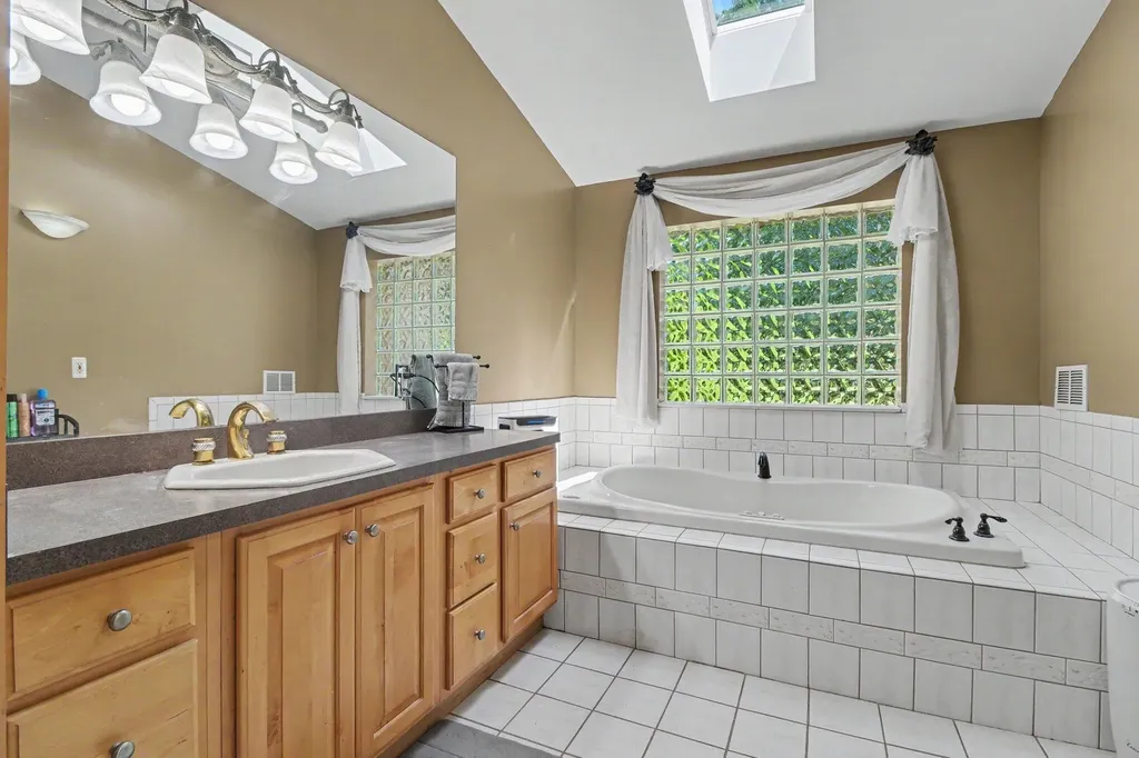 38768 Pineridge Street Harrison Charter Township MI 48045
