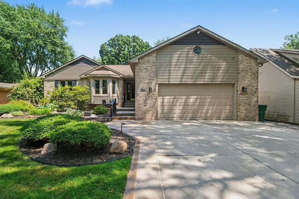 38768 Pineridge Street Harrison Charter Township MI 48045