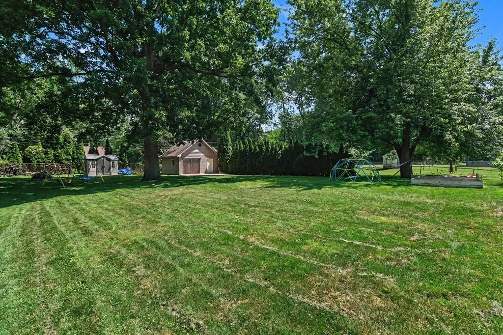 38768 Pineridge Street Harrison Charter Township MI 48045