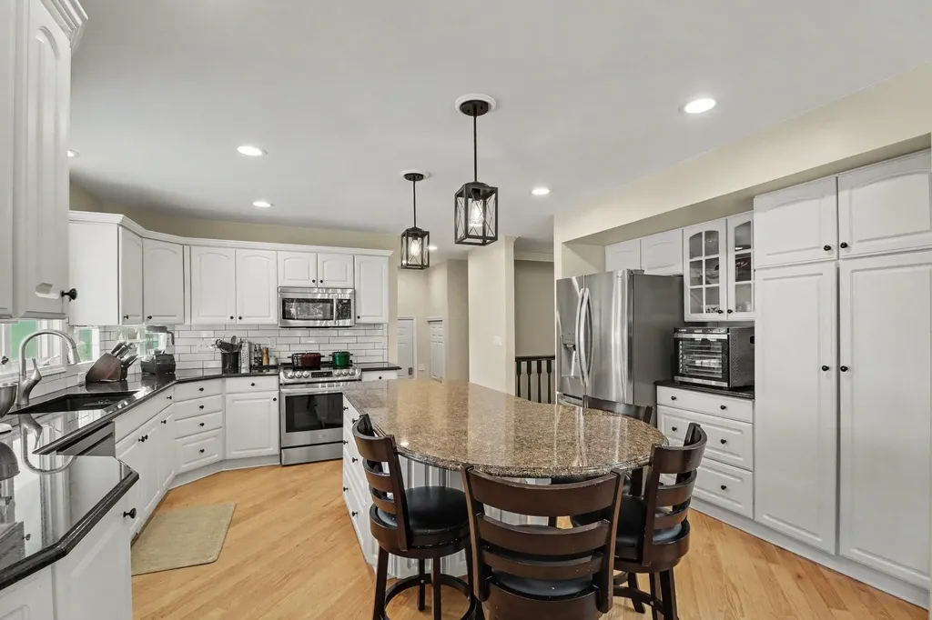 38768 Pineridge Street Harrison Charter Township MI 48045
