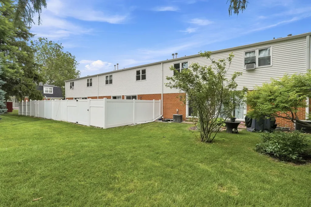 45197 Kensington Street Utica City MI 48317