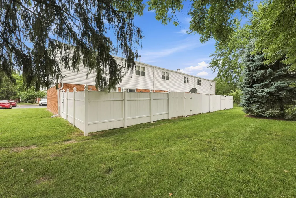 45197 Kensington Street Utica City MI 48317