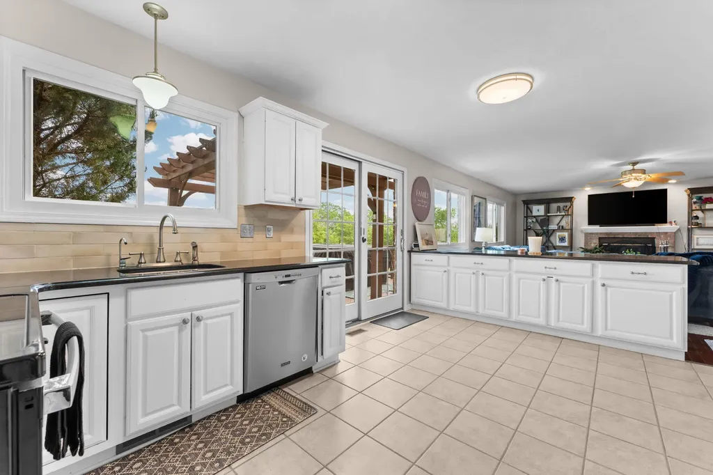 9128 Meadow View Lane York Charter Township MI 48176