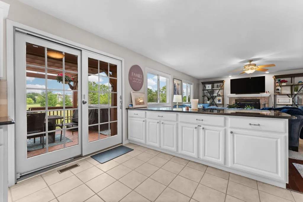 9128 Meadow View Lane York Charter Township MI 48176