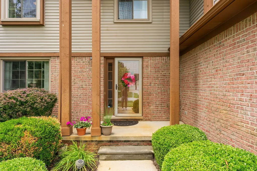 9128 Meadow View Lane York Charter Township MI 48176