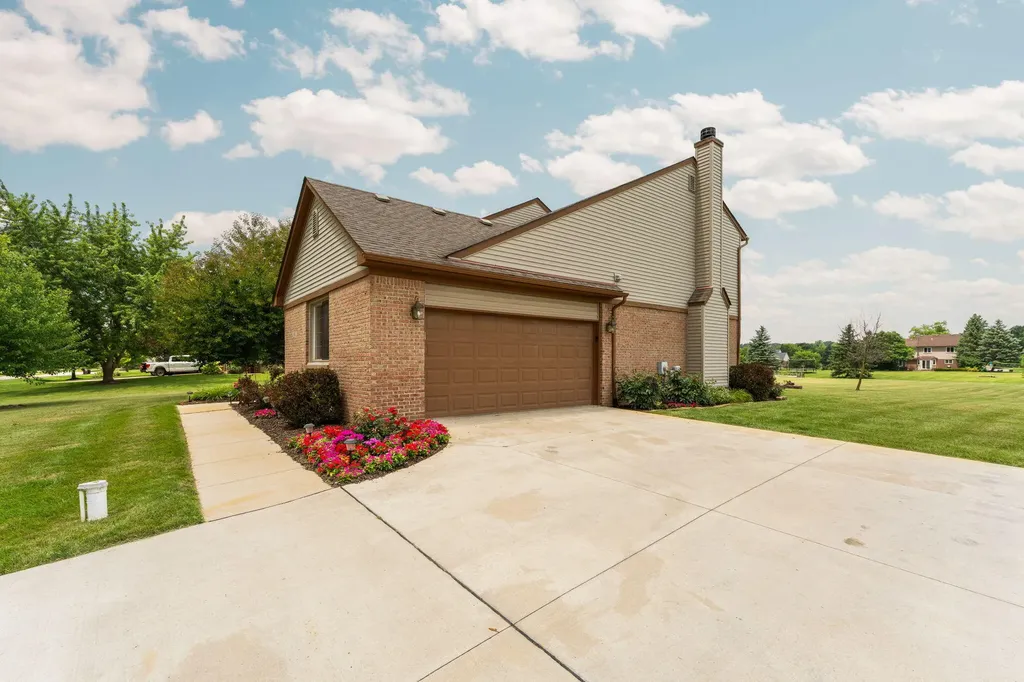 9128 Meadow View Lane York Charter Township MI 48176