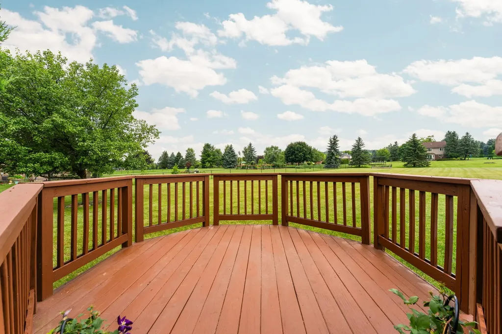 9128 Meadow View Lane York Charter Township MI 48176