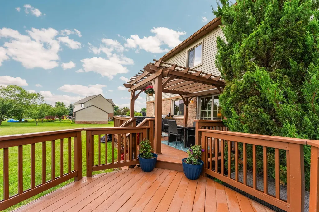 9128 Meadow View Lane York Charter Township MI 48176