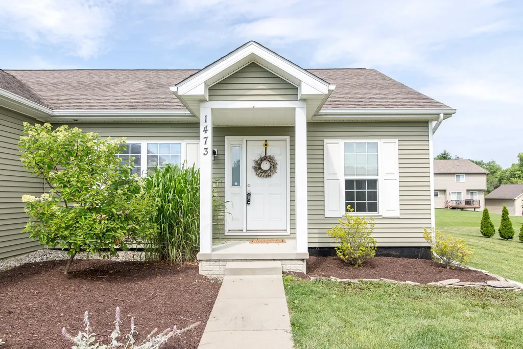 1473 Brigadoon Walled Lake City MI 48390