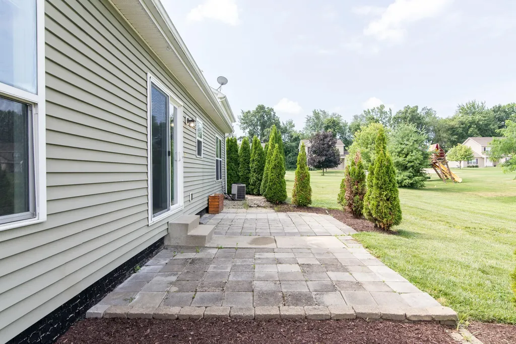 1473 Brigadoon Walled Lake City MI 48390
