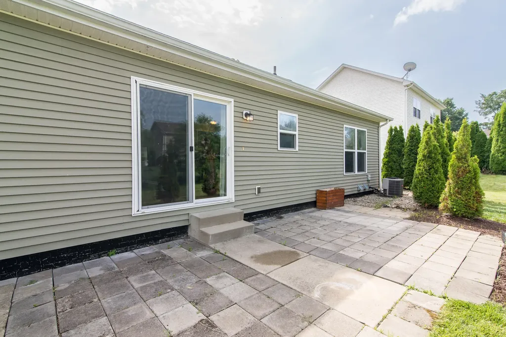 1473 Brigadoon Walled Lake City MI 48390