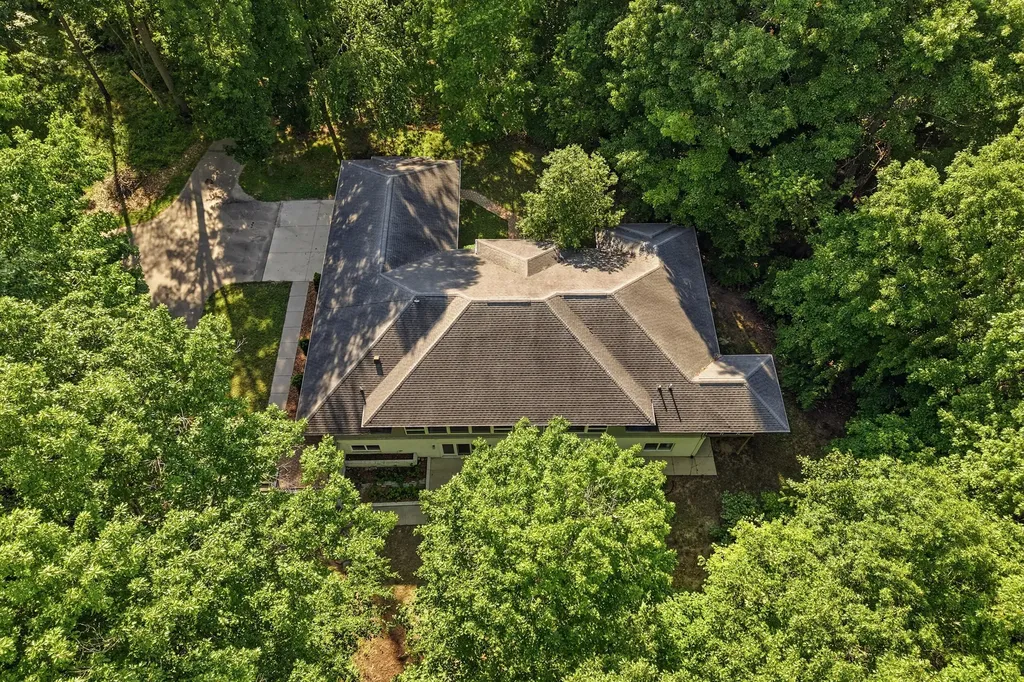 7544 Lake Hollow Court Webster Township MI 48130