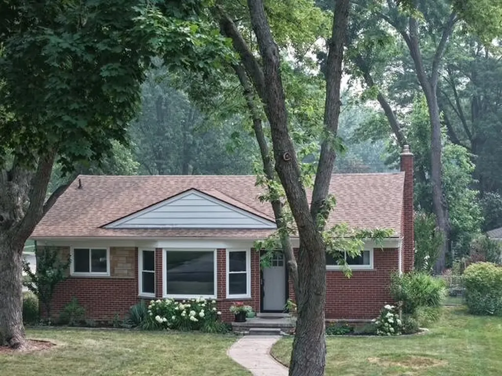 31180 E Rutland Street Beverly Hills Village MI 48025