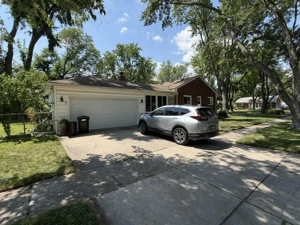 31180 E Rutland Street Beverly Hills Village MI 48025