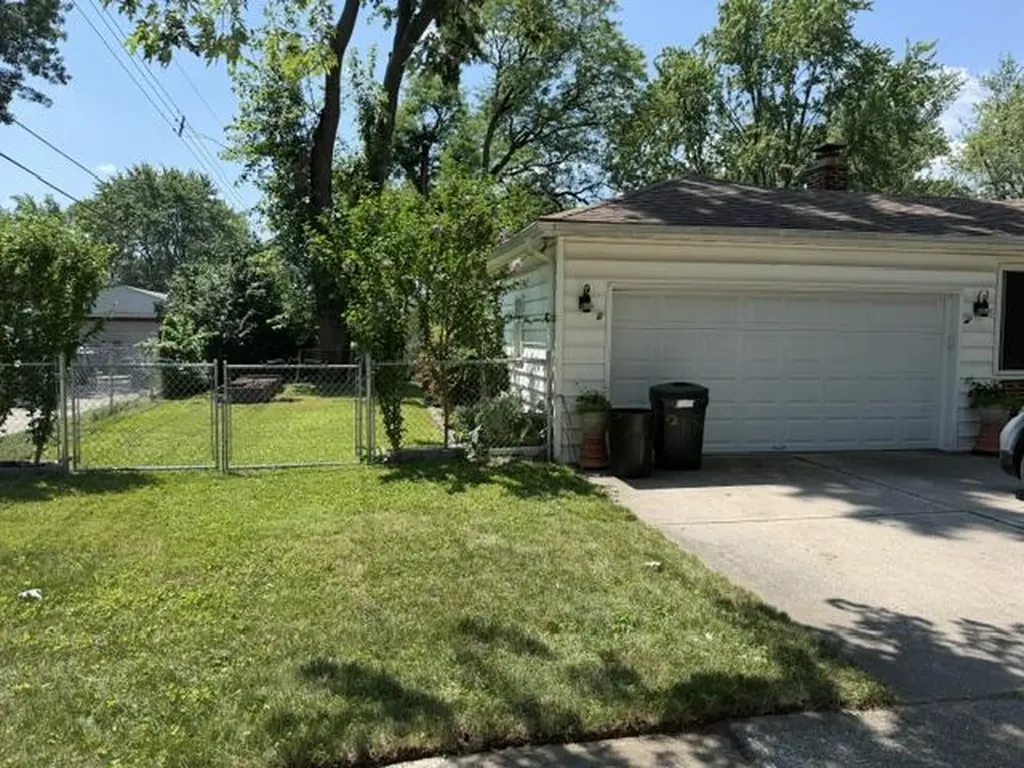 31180 E Rutland Street Beverly Hills Village MI 48025