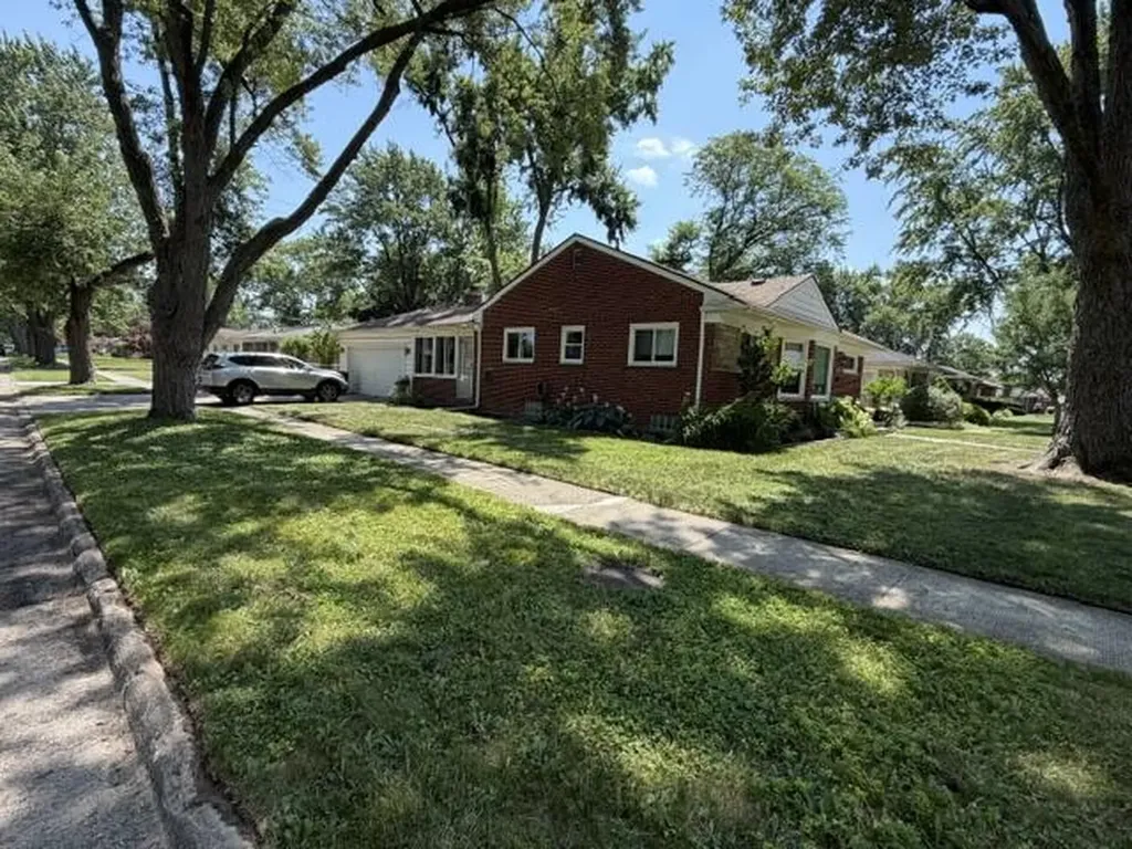31180 E Rutland Street Beverly Hills Village MI 48025