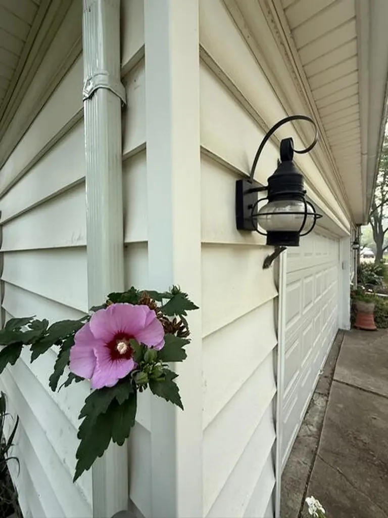 31180 E Rutland Street Beverly Hills Village MI 48025