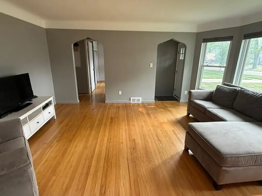 31180 E Rutland Street Beverly Hills Village MI 48025