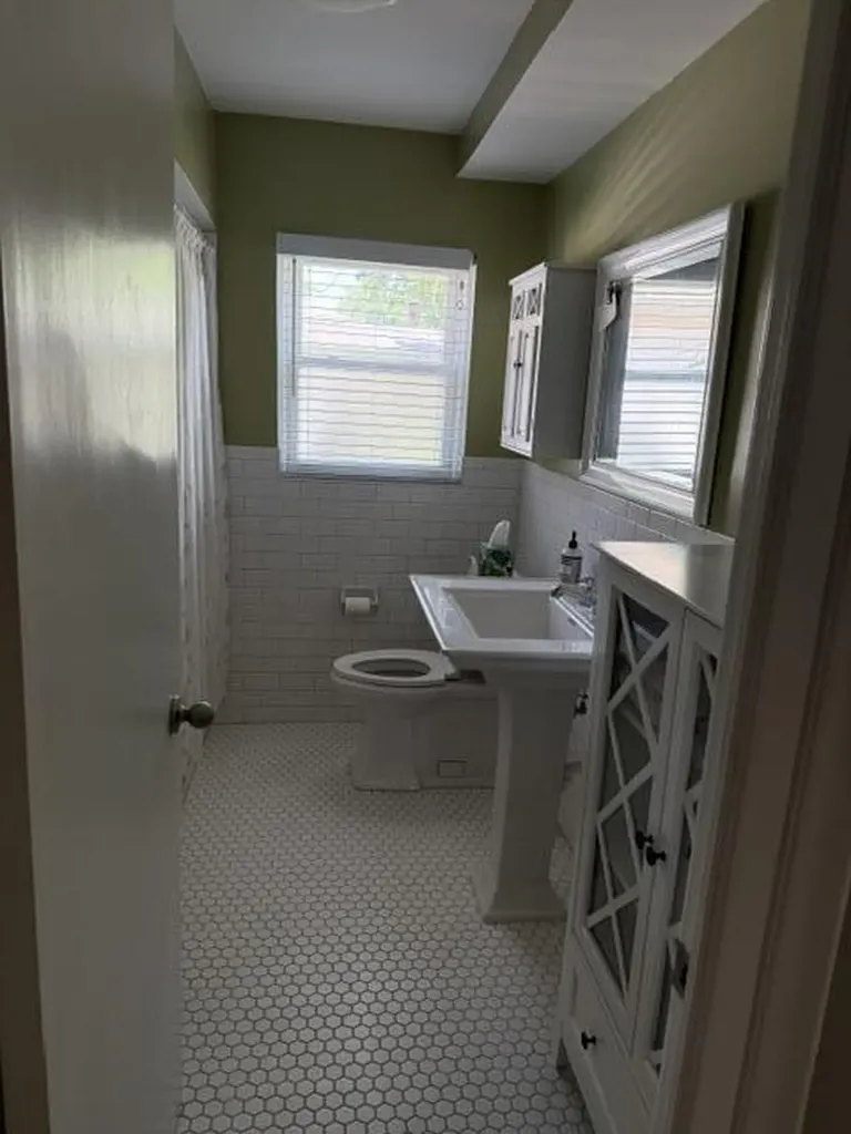 31180 E Rutland Street Beverly Hills Village MI 48025