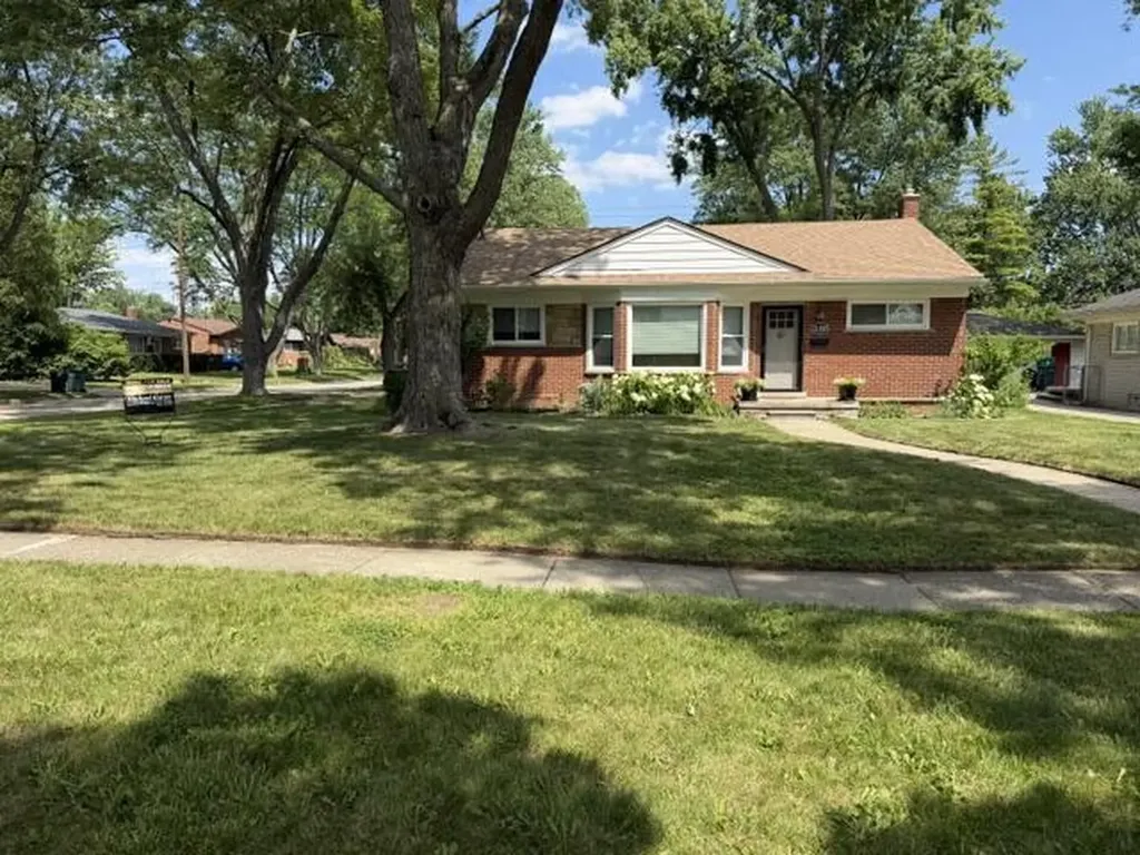 31180 E Rutland Street Beverly Hills Village MI 48025