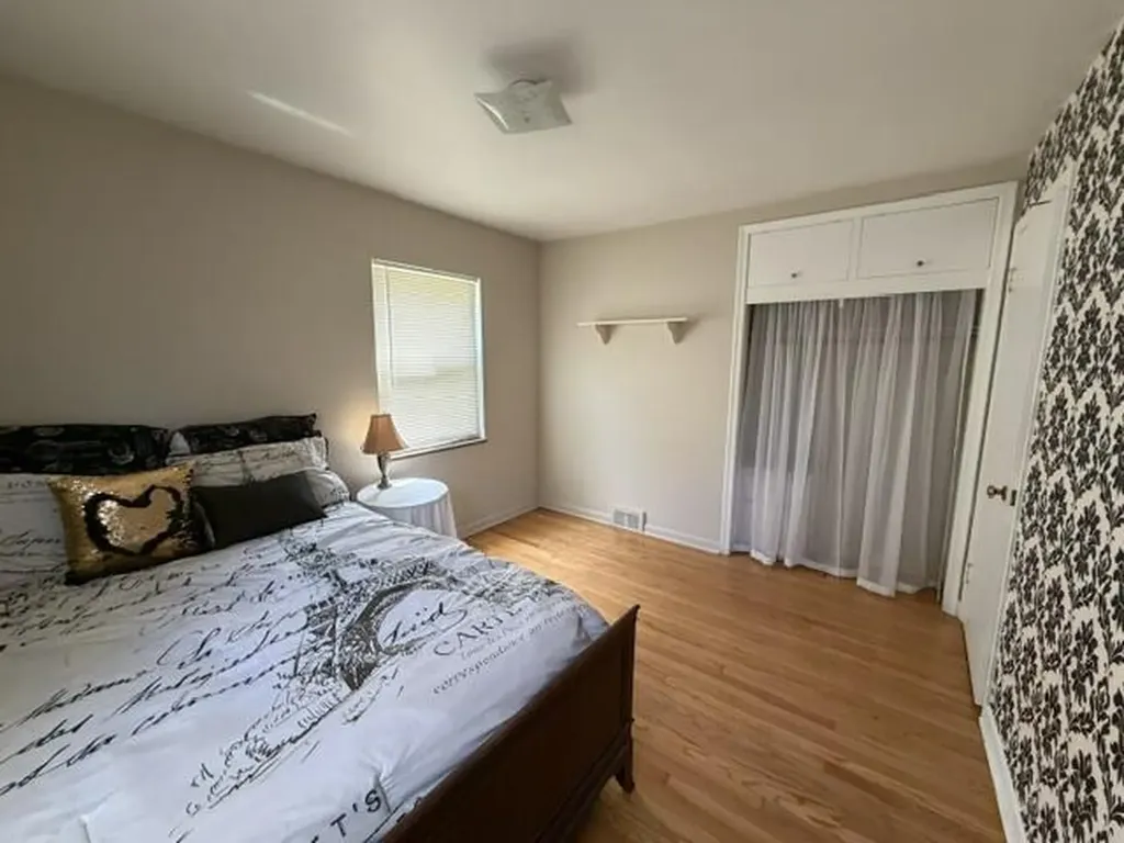 31180 E Rutland Street Beverly Hills Village MI 48025