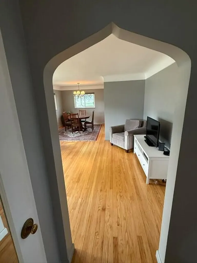 31180 E Rutland Street Beverly Hills Village MI 48025
