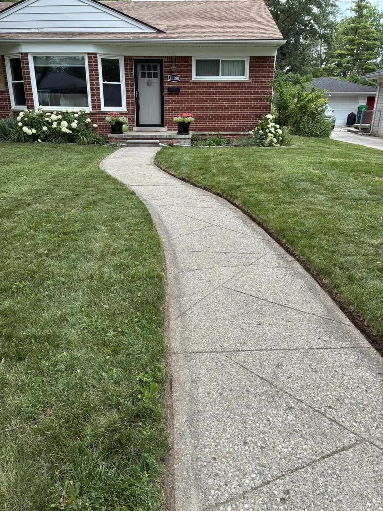 31180 E Rutland Street Beverly Hills Village MI 48025