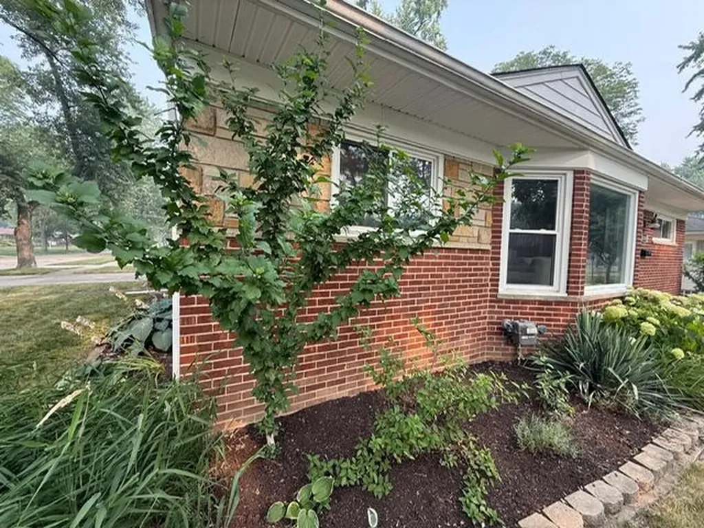 31180 E Rutland Street Beverly Hills Village MI 48025