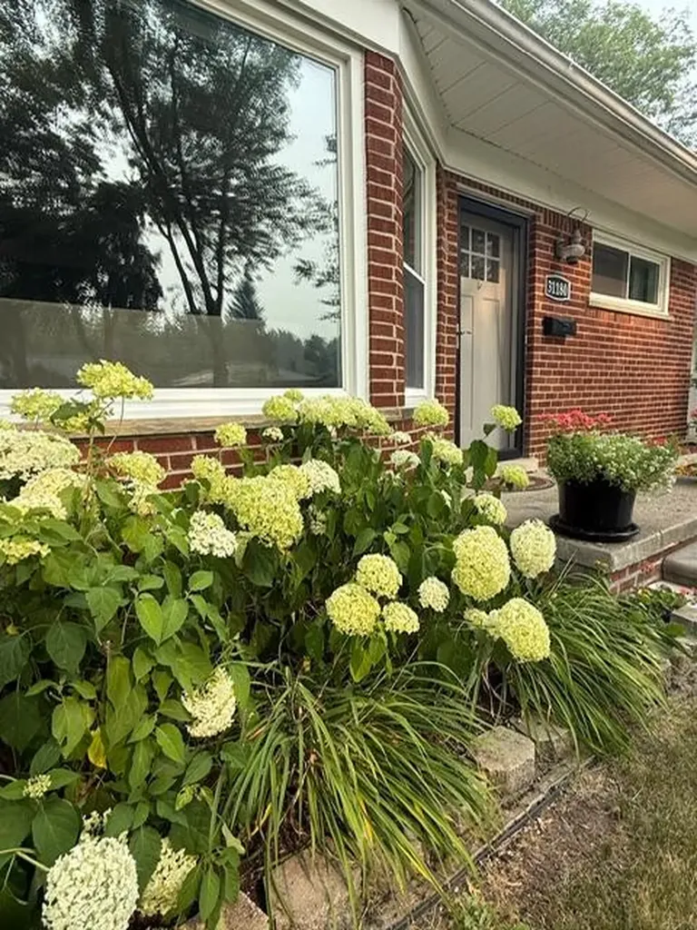 31180 E Rutland Street Beverly Hills Village MI 48025