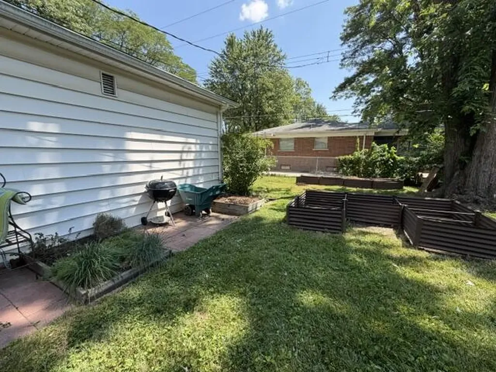 31180 E Rutland Street Beverly Hills Village MI 48025