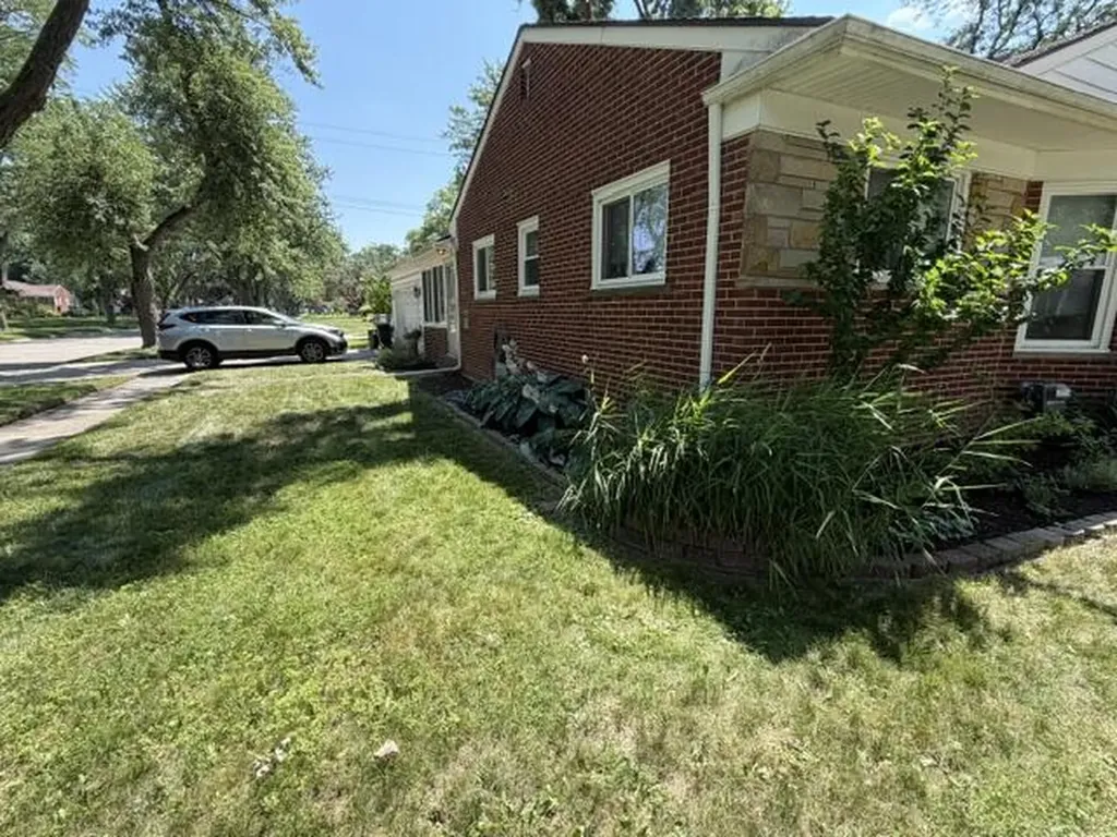 31180 E Rutland Street Beverly Hills Village MI 48025