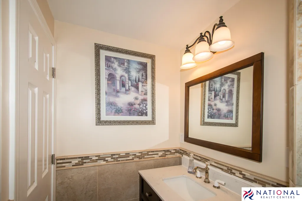 37709 Glengrove Drive Farmington Hills City MI 48331