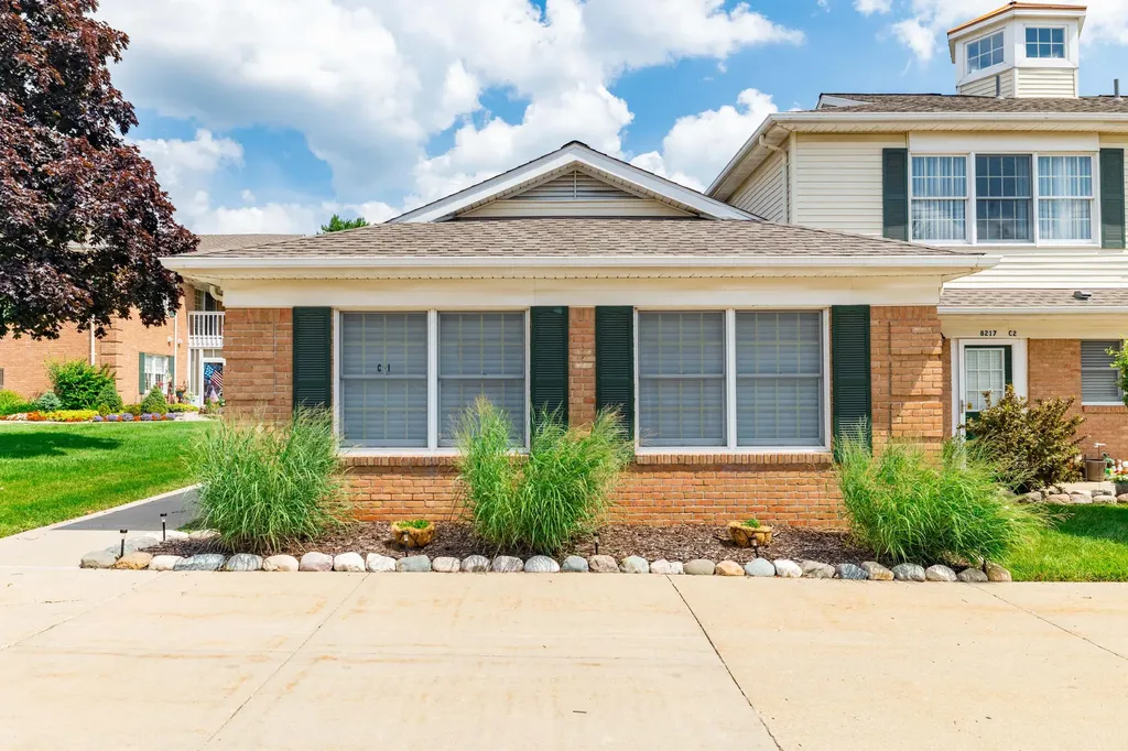 8217 Grays Drive Grosse Ile Township MI 48138