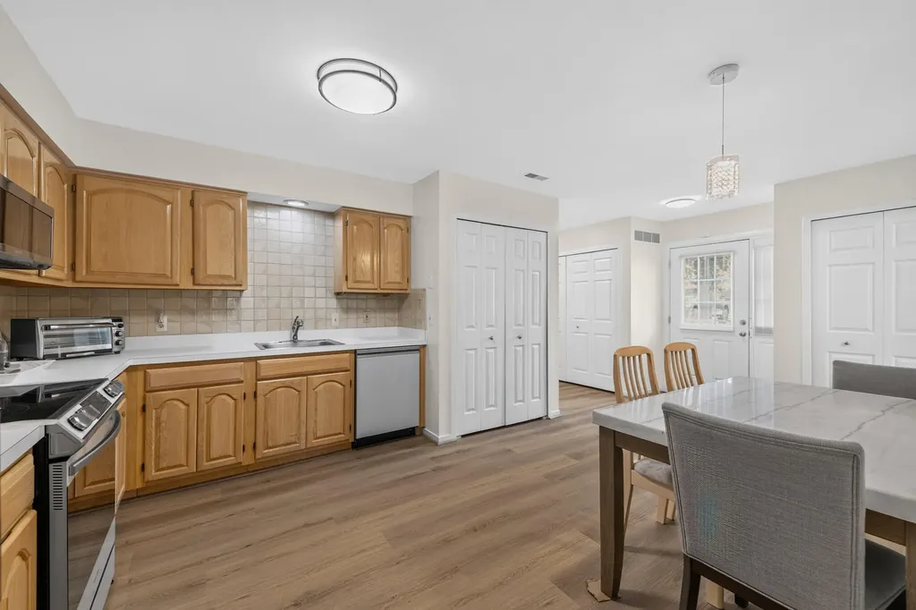 8217 Grays Drive Grosse Ile Township MI 48138
