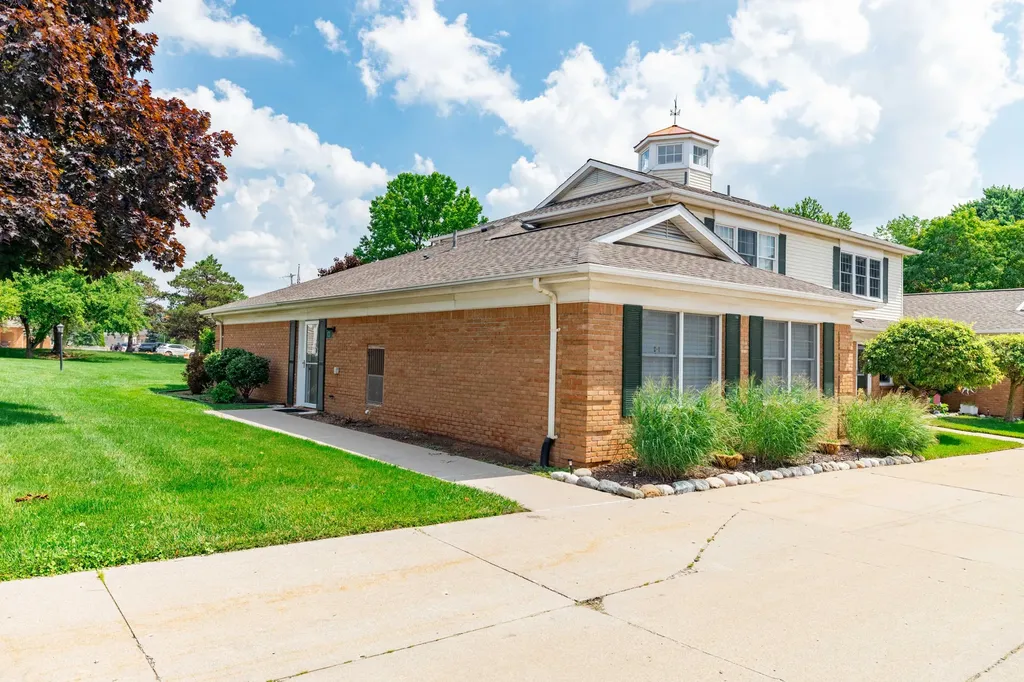 8217 Grays Drive Grosse Ile Township MI 48138