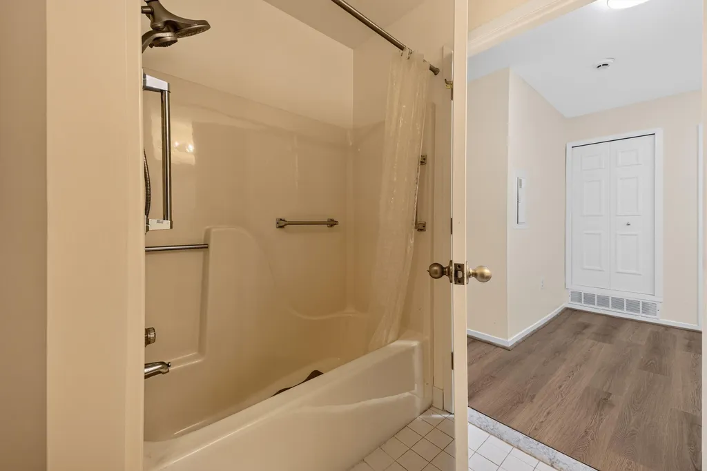 8217 Grays Drive Grosse Ile Township MI 48138