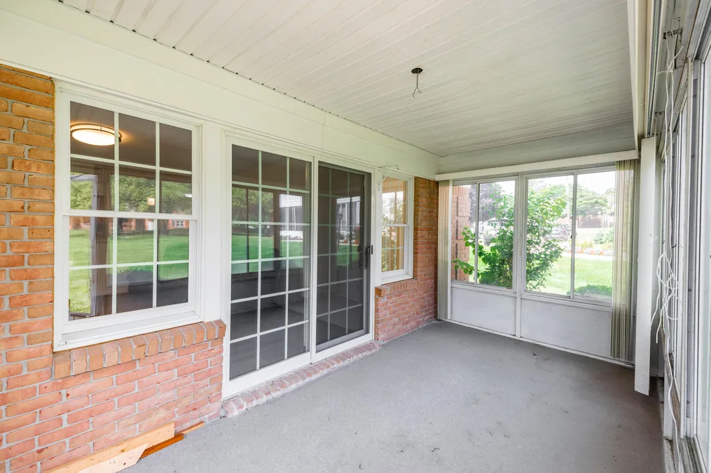 8217 Grays Drive Grosse Ile Township MI 48138