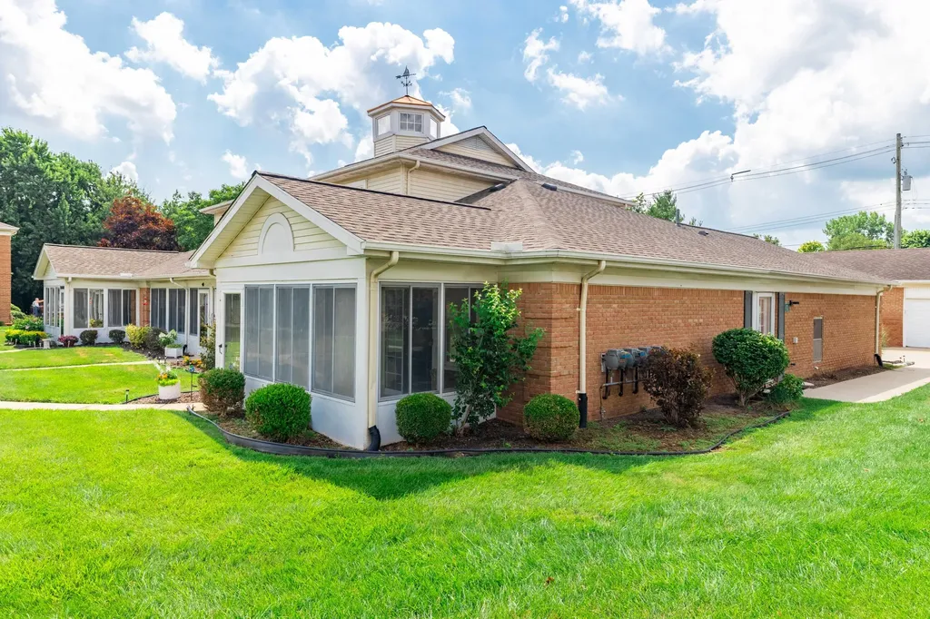 8217 Grays Drive Grosse Ile Township MI 48138