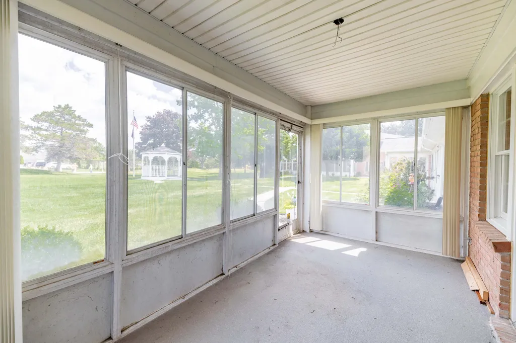 8217 Grays Drive Grosse Ile Township MI 48138